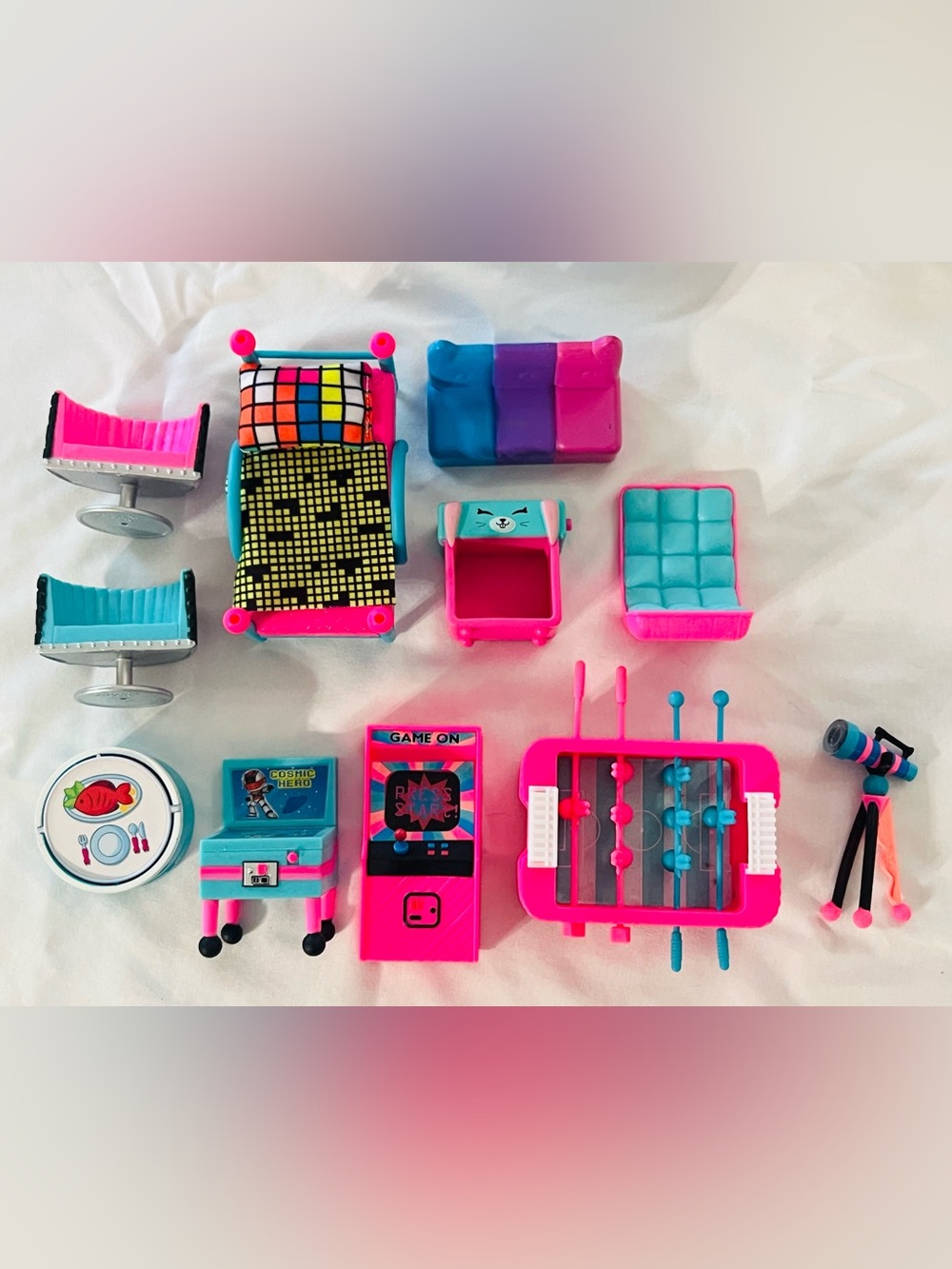 Colorful Mini Toy Furniture & Arcade Accessory Set - Pink & Turquoise